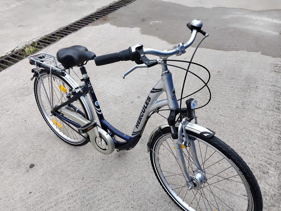 Vând bicicleta din aluminiu pentru damă