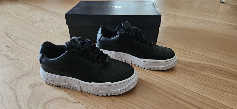 Nike Air Force 1 Pixel