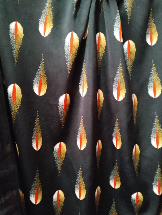 Блуза шелковая ,с воздушным рукавом.