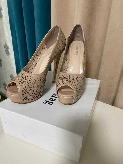 Продам женские туфли.