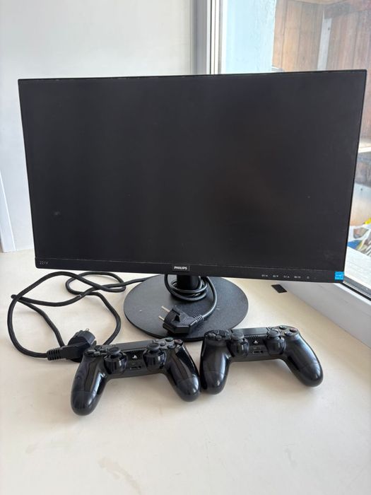 Продам PS4 в хорошем состоянии