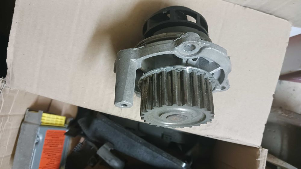 водна помпа голф 4