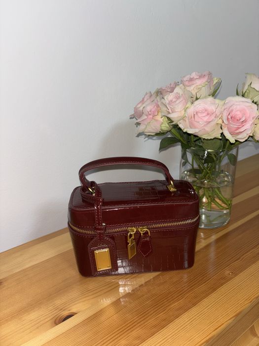 Продавам дамски чанти и портмонета Guess, Coach, Louis Vuitton