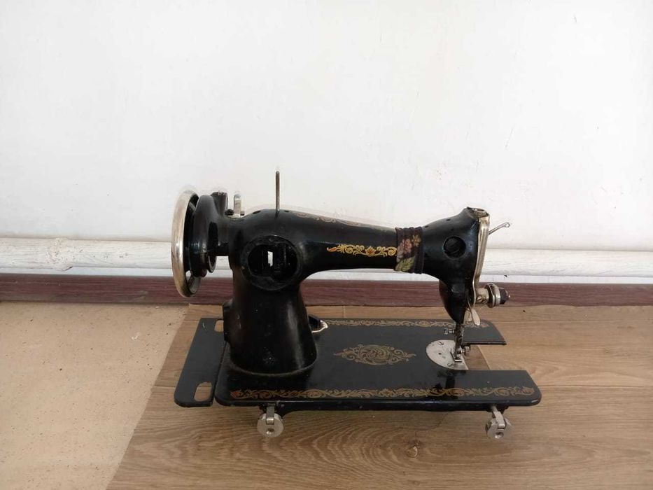 Продам швейную машину