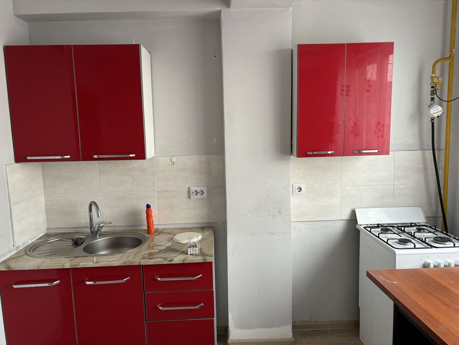 Кухонная мебель со столом