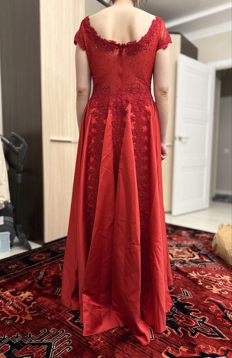 Платье 35.000тг размер 50-52