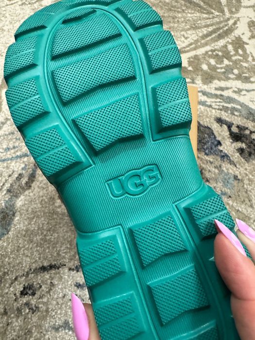 Ugg, marime 37 ( se potrivesc la 36)