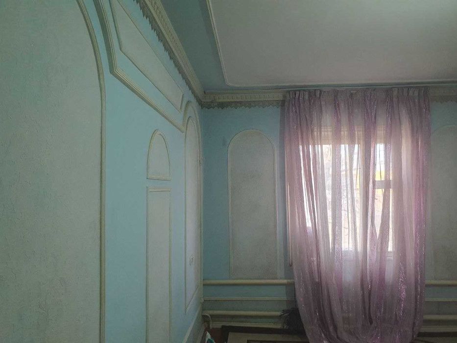 Guliston shahar 4-mavzeda 5 xonali uy sotiladi.