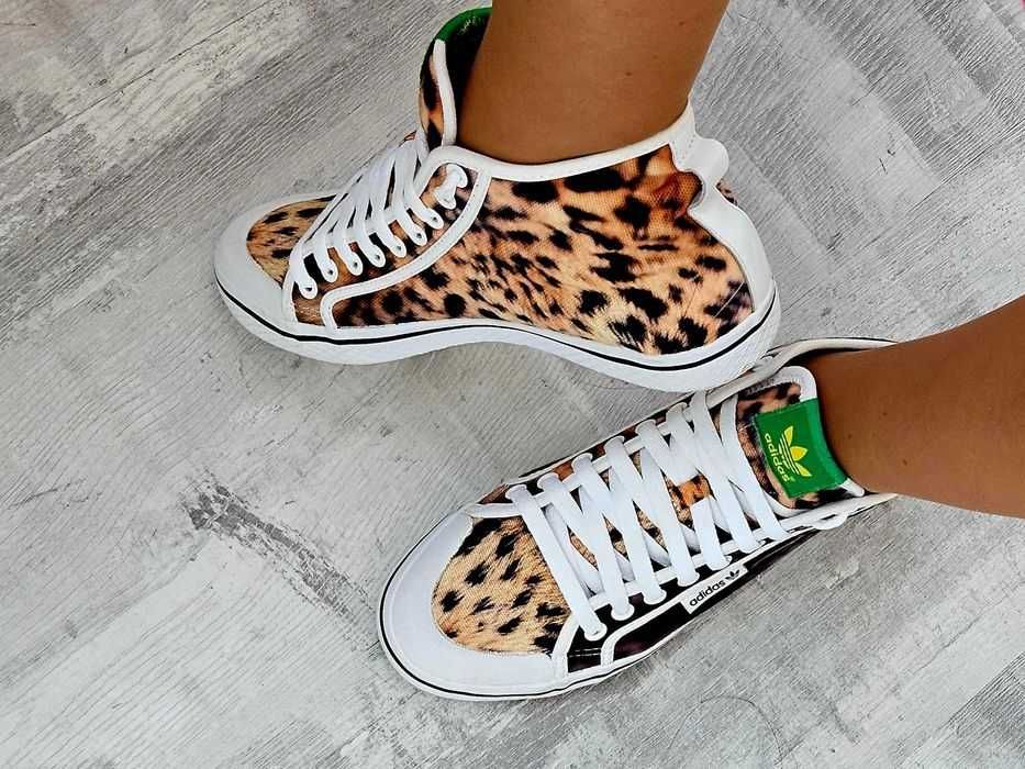 Ghete adidas animal print US 8, FR 40, super usoare si comode. Leopard