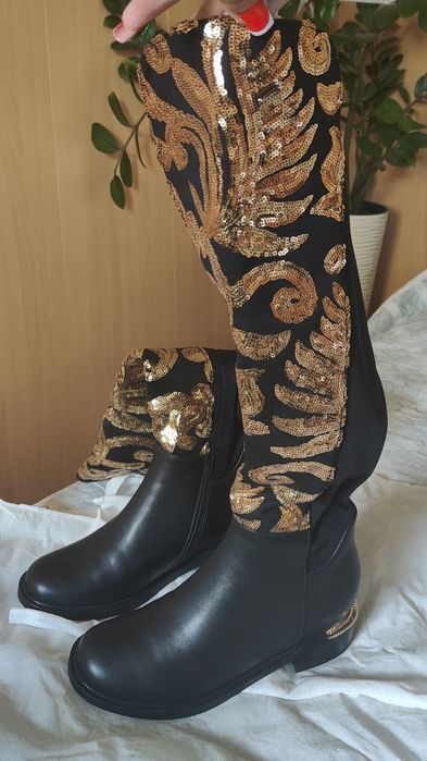 Продам новые сапоги