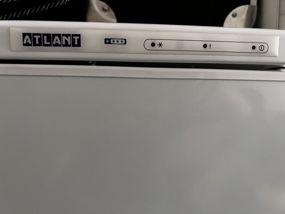 Продам морозильник Атлант срочно