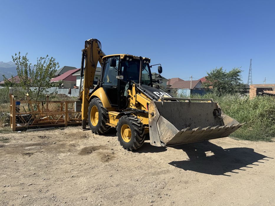 Экскаватор - погрузчик Caterpillar 3/1 петушок трактор