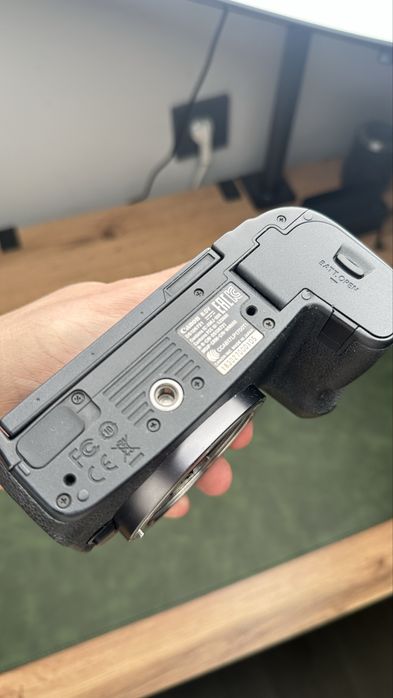 Canon R фотоаппарат