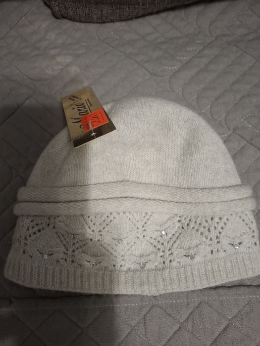 Продам женские шапки новые