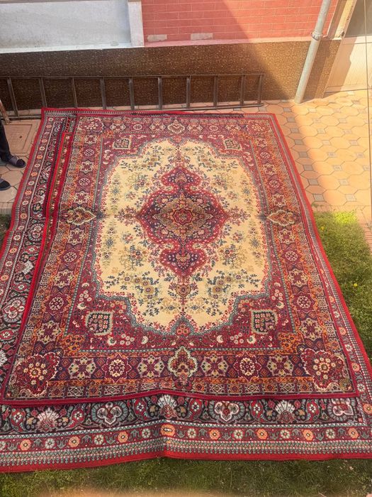 Antiquar Gilamlar deyarli yangi.