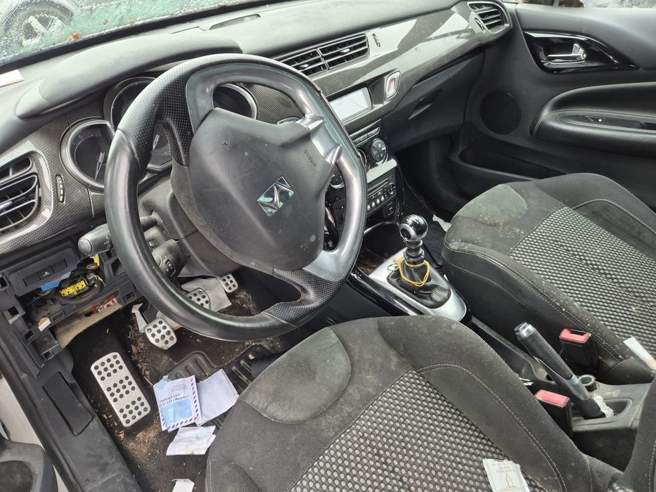 Dezmembram  Citroen  DS3 2011 1.4 benzina 5F04 Manual