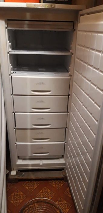 Продам морозильник