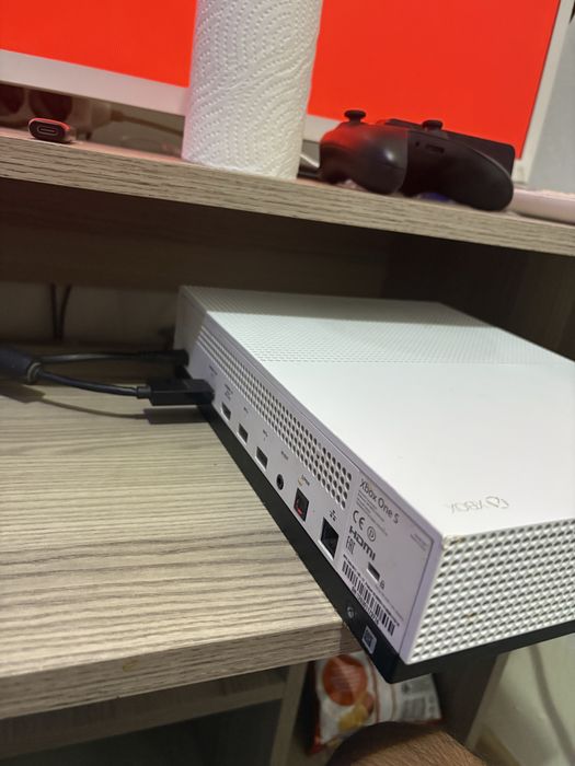 Xbox One s 1 tb alb+maneta
