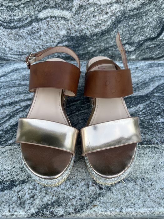 Sandale cu platforma