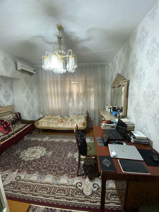 Продаётся 4-х комнатная квартира в Алмалыке.