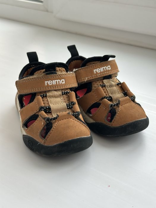 Продам детскую обувь