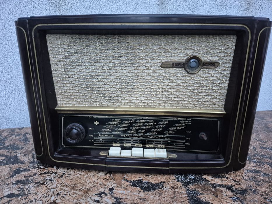 Vând Radio carcasa Bachelita cu lampi model Emud Rekord 200 fab.1954