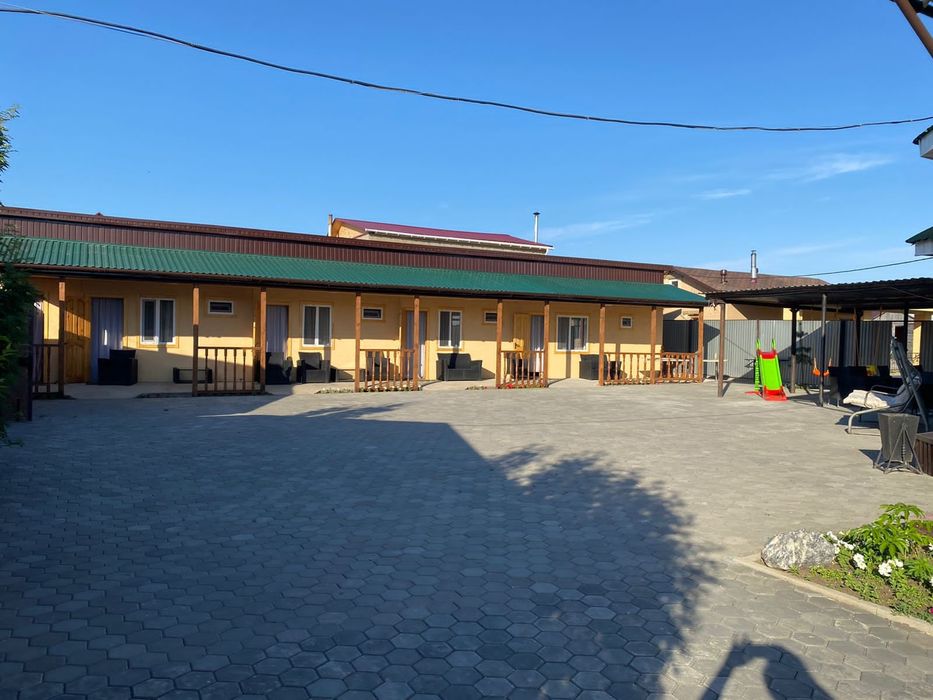 Посуточно квартиры, домики, коттедж, дом.