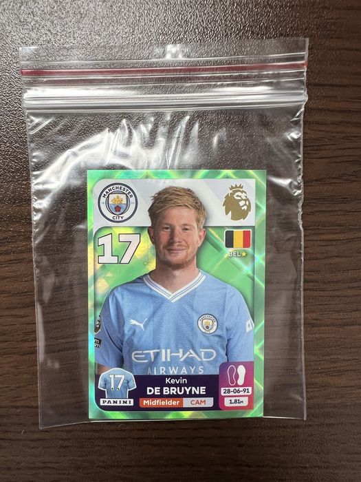 3 уникални паралел стикера Panini плюс 34 броя стикера на Liverpool FC
