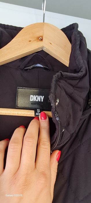 Дълго яке DKNY.   С-ХС