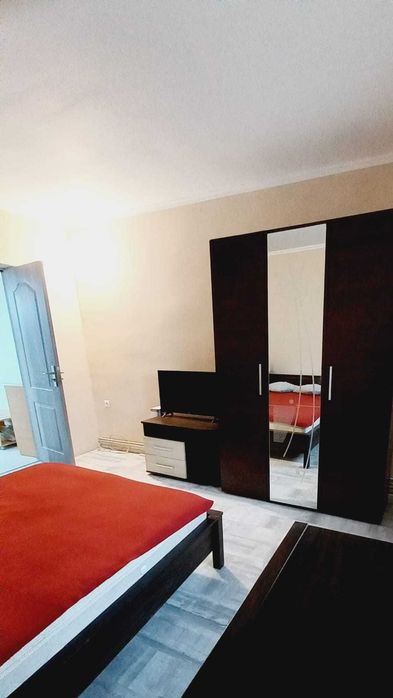 Persoana fizica inchiriez apartament la casa, zona centrala