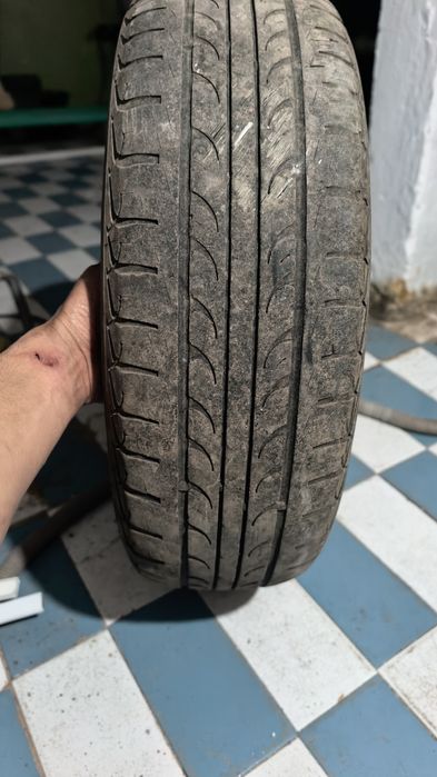 Шины 195/65/15 продам по 3000