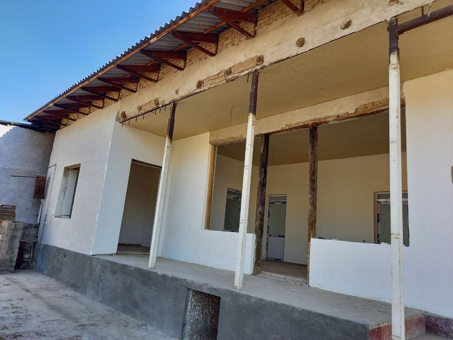 Uy sotiladi oʻrtasaroy