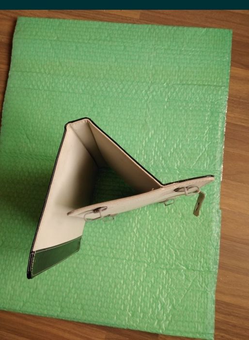 Husă tabletă. Flexibilă, reglabila, retractabilă, sistem suporți regl