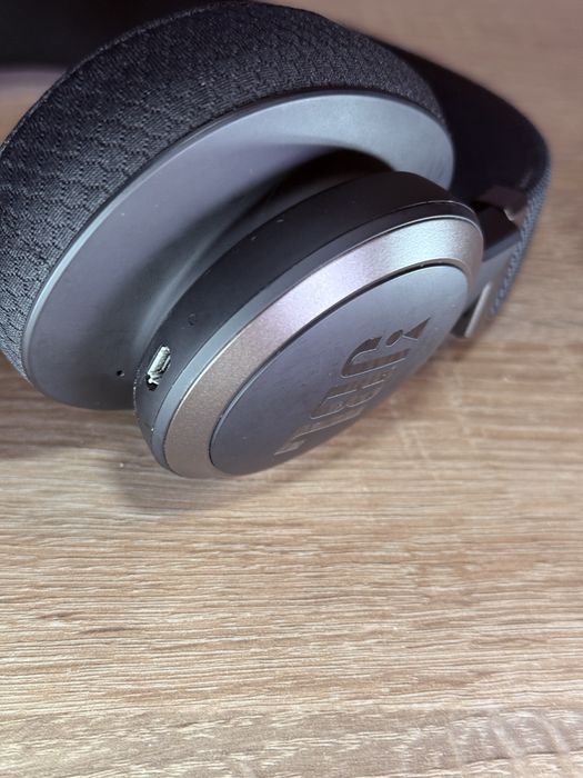 JBL Live 650BTNC безжични Bluetooth слушалки с активно шумопотискане (ANC)