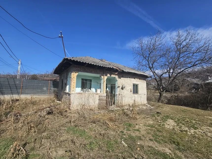 Vand casa cu teren