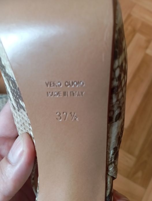 Продам босоножки