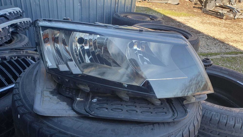 far dreapta halogen Skoda Octavia 3 Europa