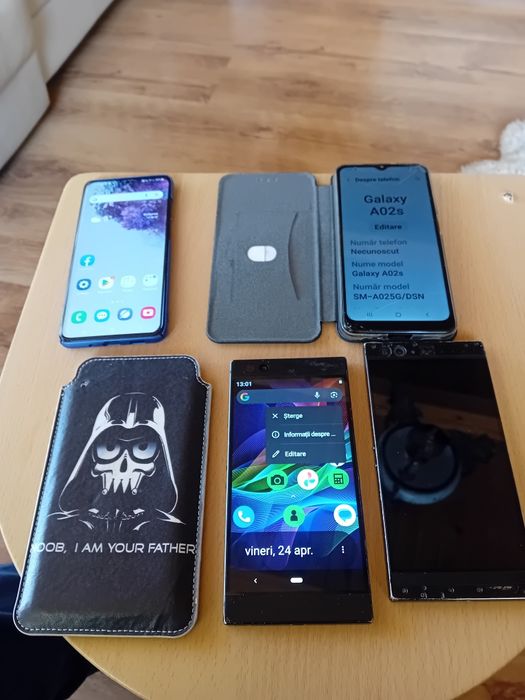 Vând  patru telefoane mobile