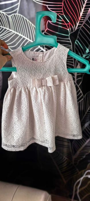 Продавам дрешки, обувки, сандали за момиченце на 06-2г