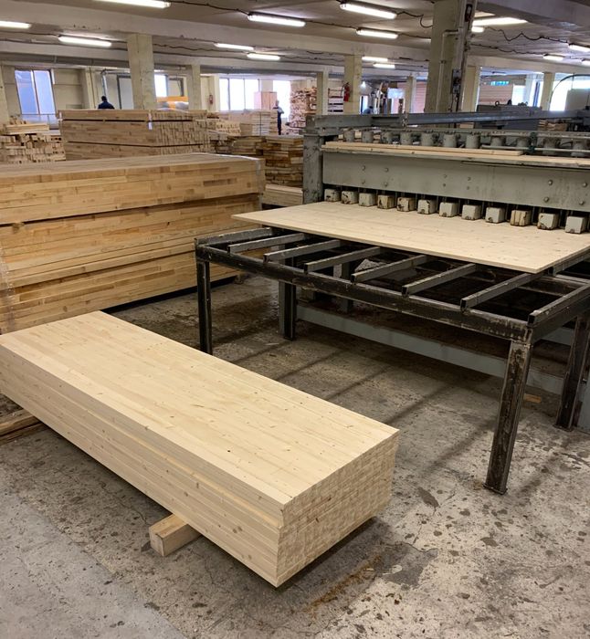 Балясины, столбы, ступени для лестниц, перила и плинтус