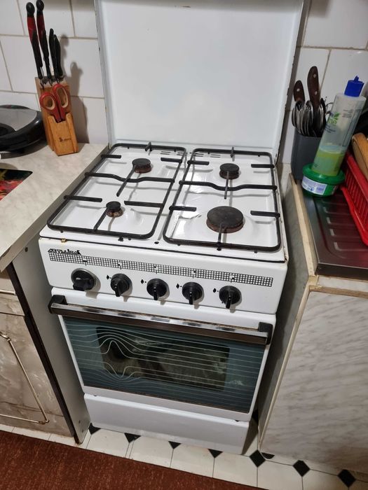 Televizor și aragaz