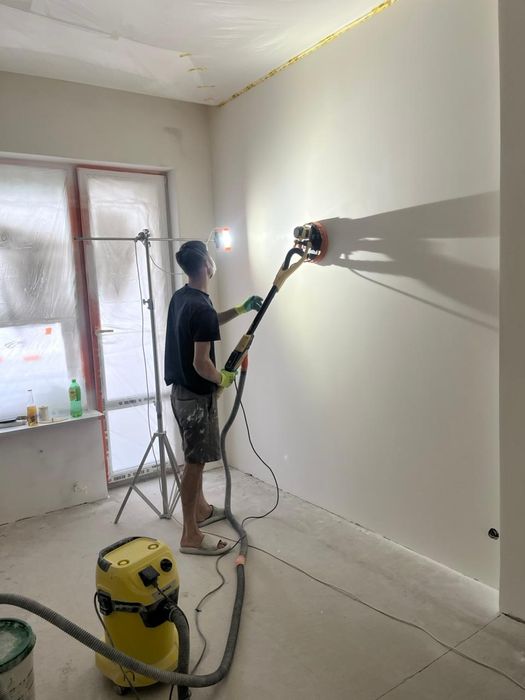 Малярные работы: покраска безвоздушная, шпатлёвка, левкас.