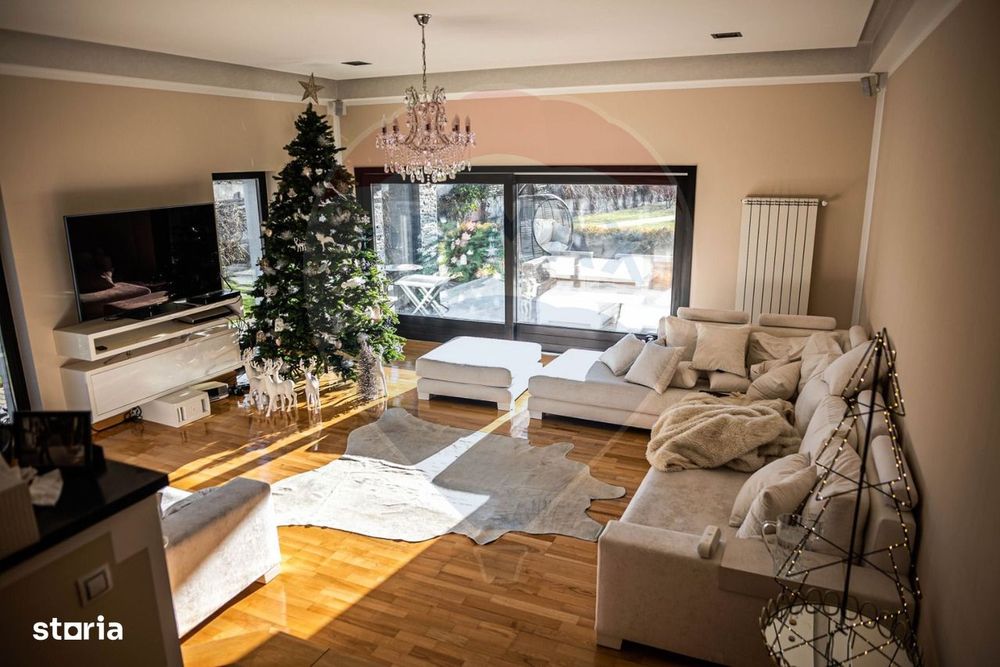 Casă / Vilă de lux cu 6 camere de vânzare în Șcheia, Suceava