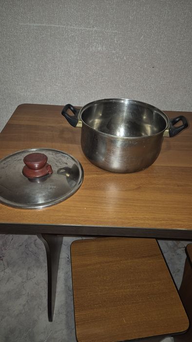 Кострюля продаю.