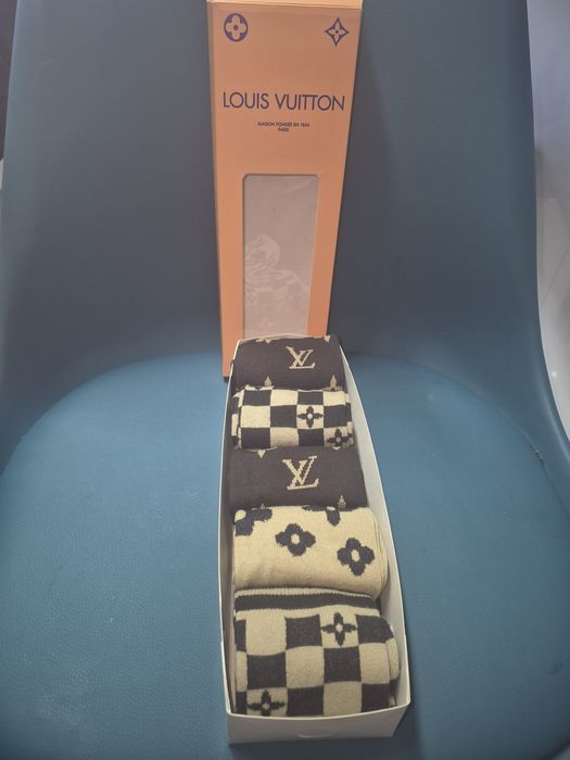 Șosete L&V , 5 bucati pe set .