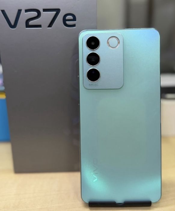 Смартфон Vivo V27e-256 gb.