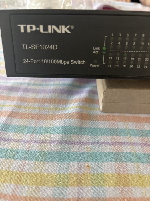 Switch TP-LINK 24 porturi