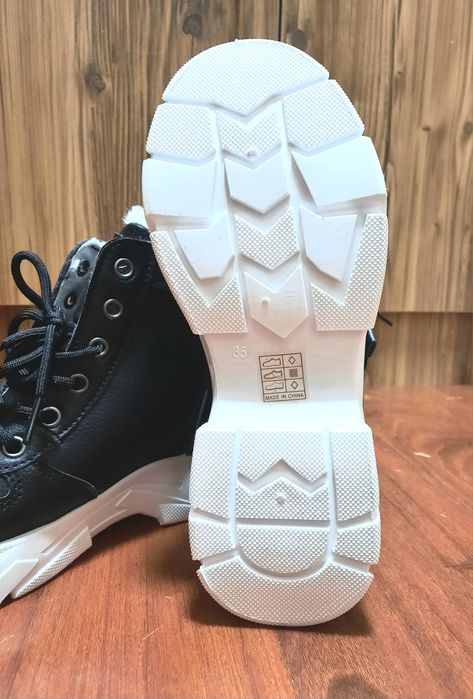 Ботинки детские новые и куртка детская б/у