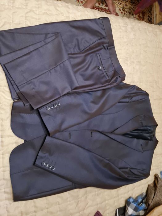 мъжки костюм и риза