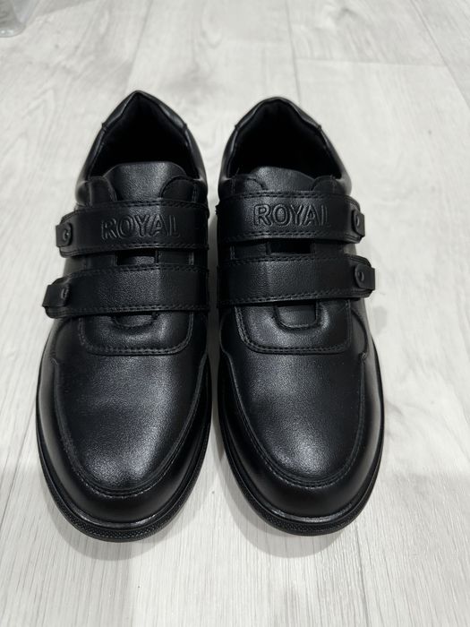 Продам новые туфли на мальчика